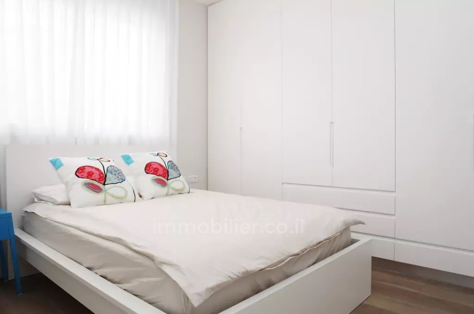 Apartamento 3 cômodos Tel Aviv Primeira linha de mar 291-IBL-641