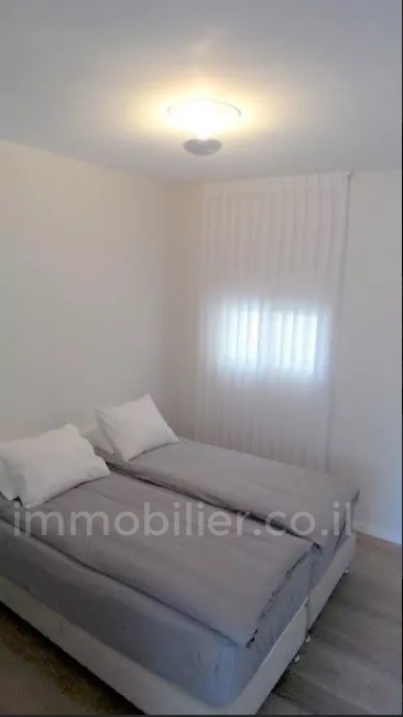 Apartamento 3 cômodos Tel Aviv Primeira linha de mar 291-IBL-641