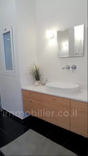 Apartamento 3 cômodos Tel Aviv Primeira linha de mar 291-IBL-641