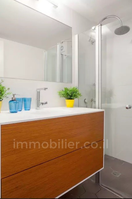 Apartamento 3 cômodos Tel Aviv Primeira linha de mar 291-IBL-642