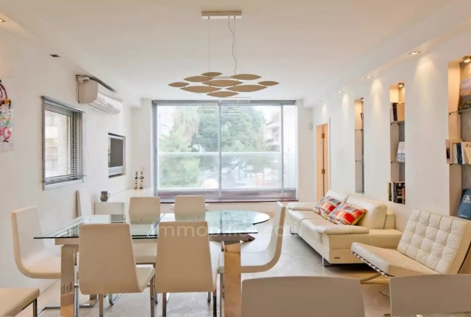 Apartamento 4 cômodos Tel Aviv Primeira linha de mar 291-IBL-644