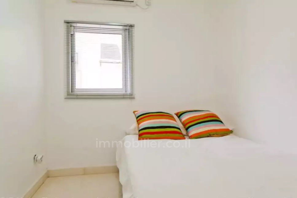 Apartamento 4 cômodos Tel Aviv Primeira linha de mar 291-IBL-644