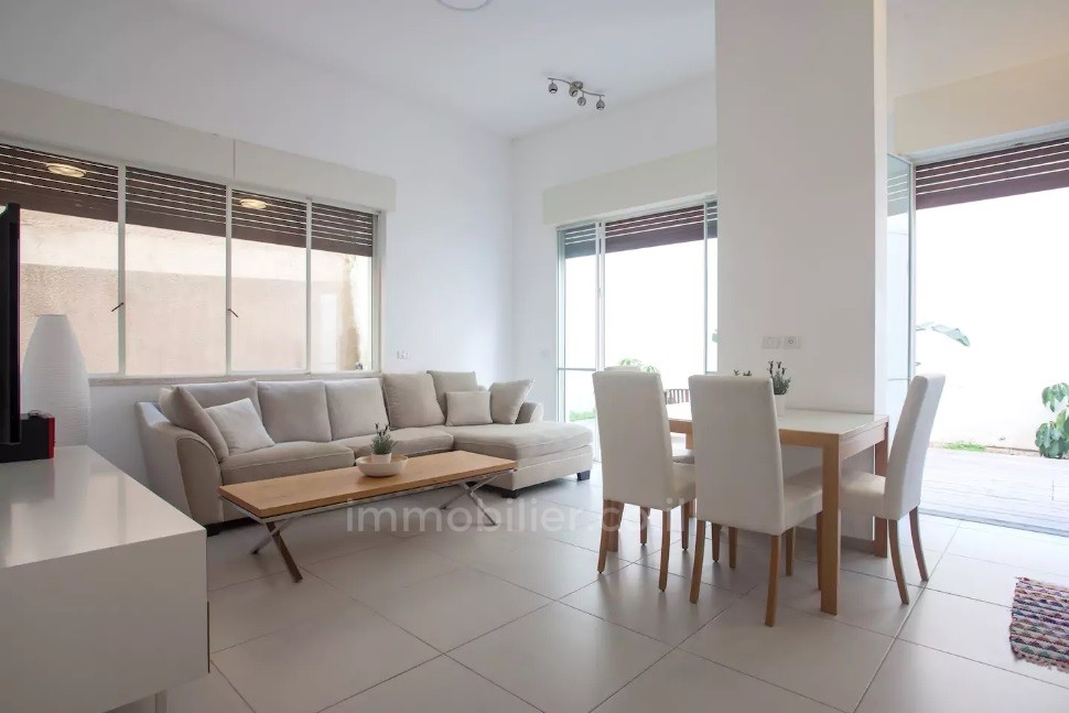 Apartamento garden 3 cômodos Tel Aviv Primeira linha de mar 291-IBL-648