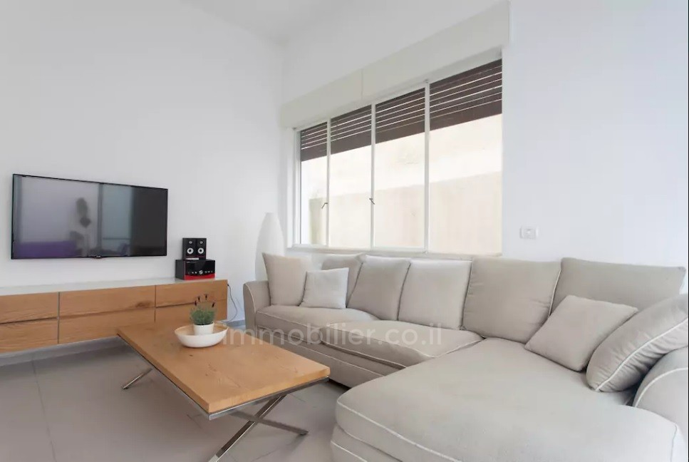 Apartamento garden 3 cômodos Tel Aviv Primeira linha de mar 291-IBL-648