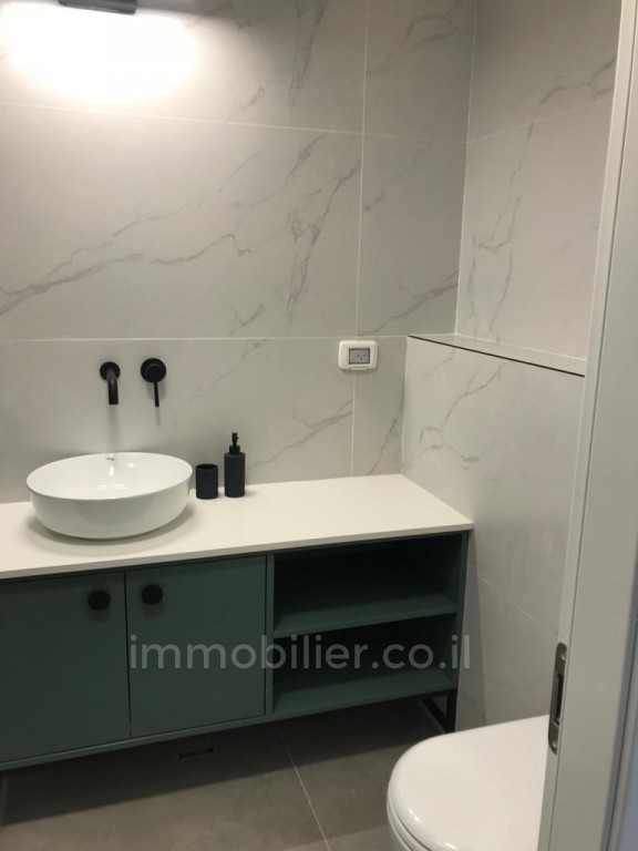 Apartamento 3 cômodos Tel Aviv Bazel 291-IBL-683