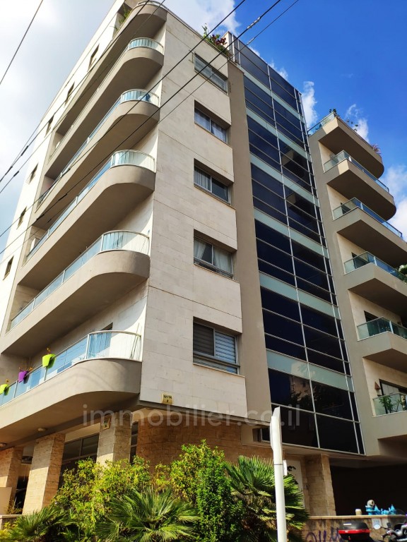 Apartamento 4 cômodos Givataim Borohov 291-IBL-738
