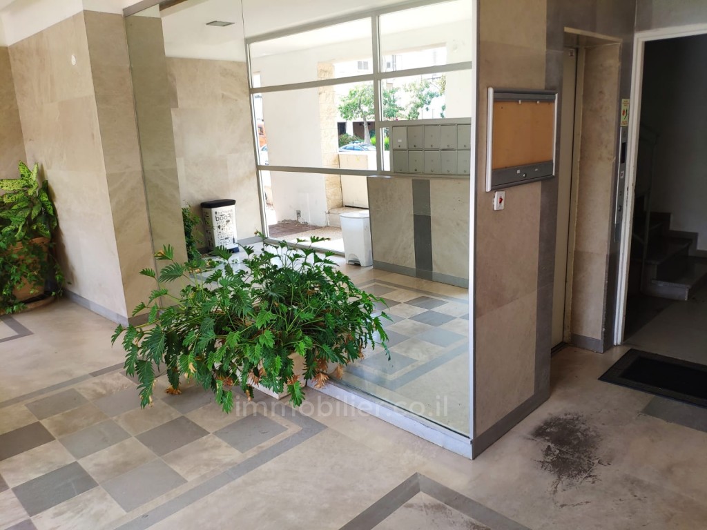 Apartamento 4 cômodos Givataim Borohov 291-IBL-738