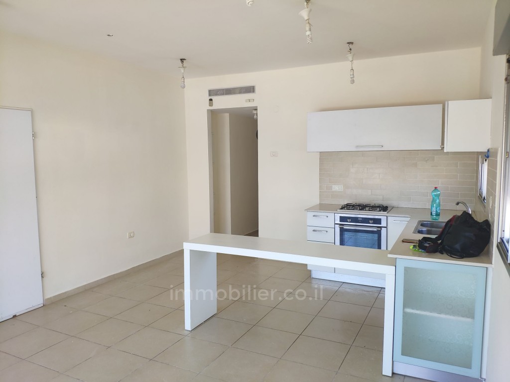 Apartamento 4 cômodos Givataim Borohov 291-IBL-743