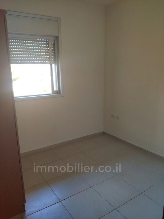 Apartamento 4 cômodos Givataim Borohov 291-IBL-743