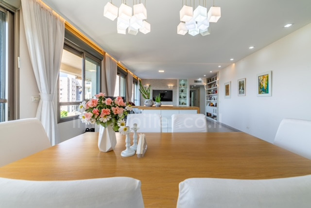 Apartamento 6 cômodos Ramat Asharon Centro da cidade 291-IBL-812