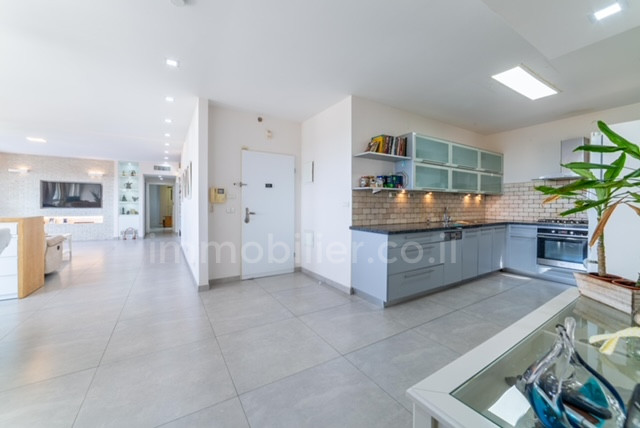 Apartamento 6 cômodos Ramat Asharon Centro da cidade 291-IBL-812