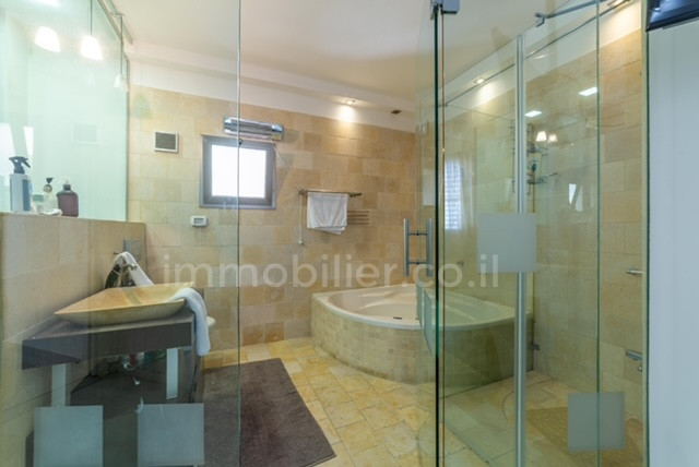 Apartamento 6 cômodos Ramat Asharon Centro da cidade 291-IBL-812
