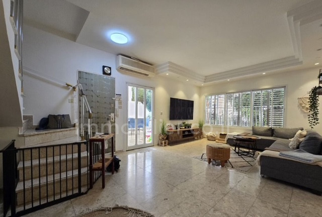 Duplex 4 cômodos Givataim Shenkin 291-IBL-822