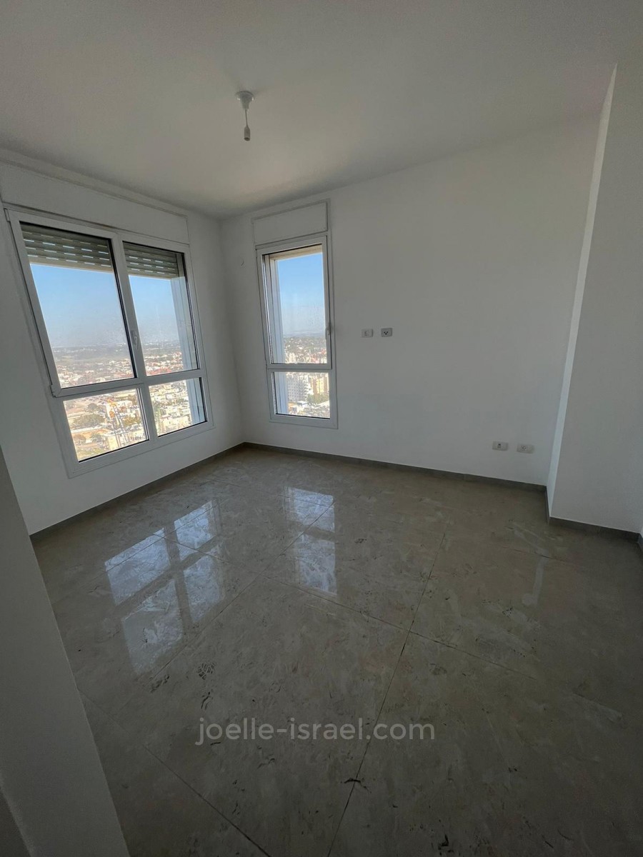 Apartamento 5 cômodos Netanya Centro da cidade 316-IBL-1506