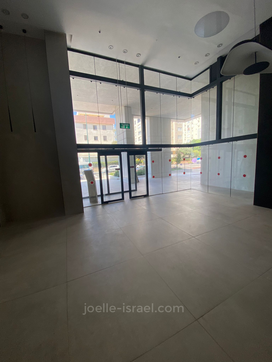 Apartamento 5 cômodos Netanya Centro da cidade 316-IBL-1640