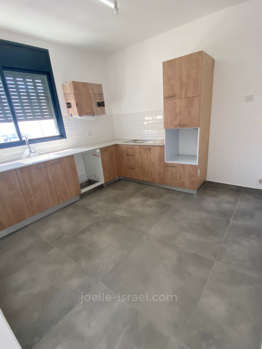 Apartamento 5 cômodos Netanya Centro da cidade 316-IBL-1640