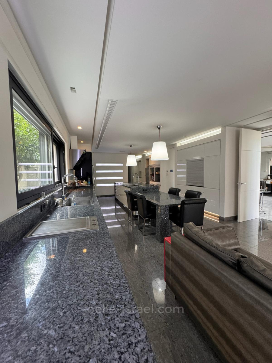 Casarão 10 cômodos Raanana Raanana 316-IBL-1696