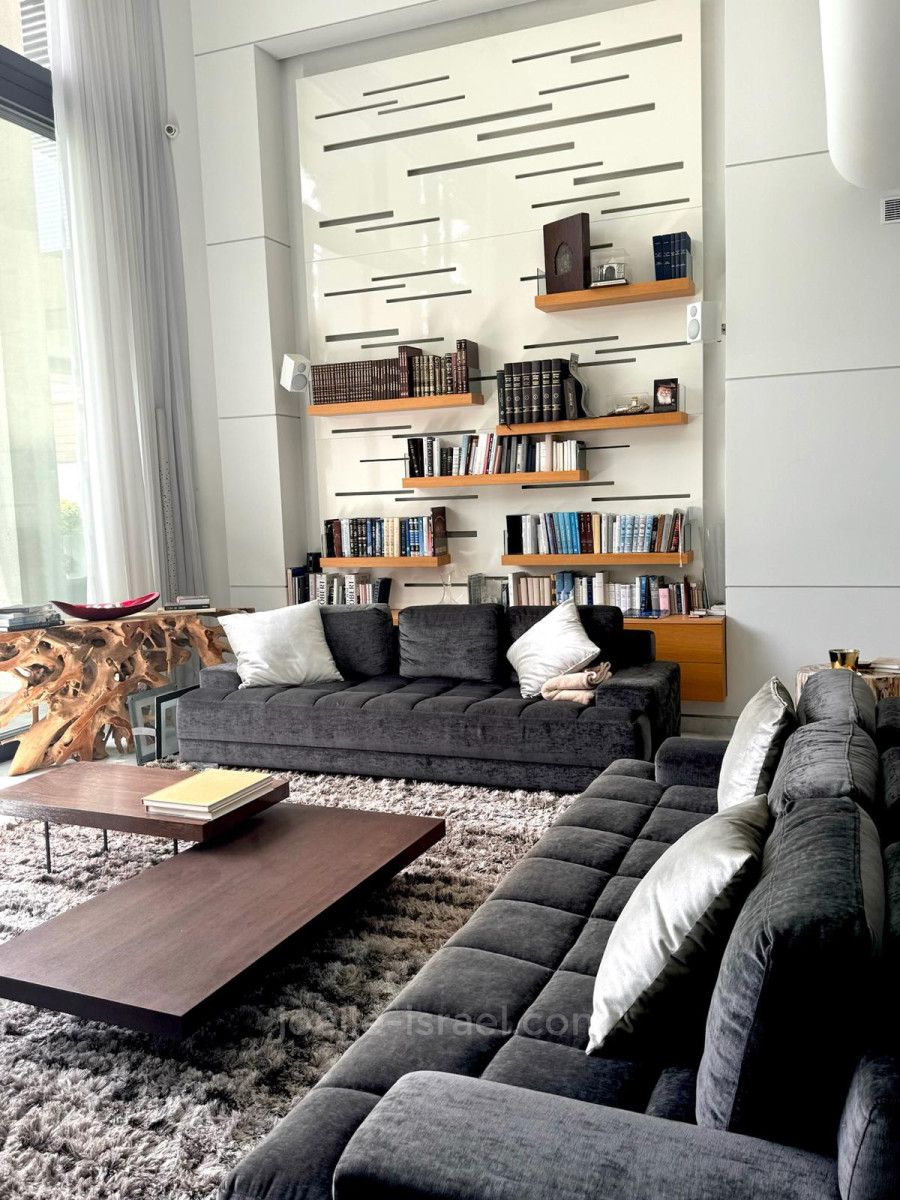 Casarão 10 cômodos Raanana Raanana 316-IBL-1696