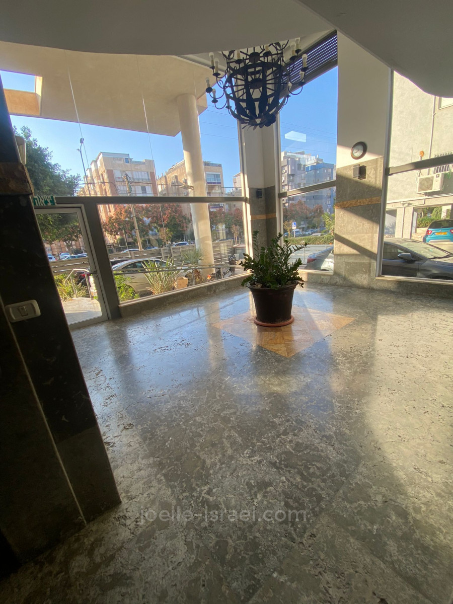 Apartamento 4 cômodos Netanya Centro da cidade 316-IBL-1750
