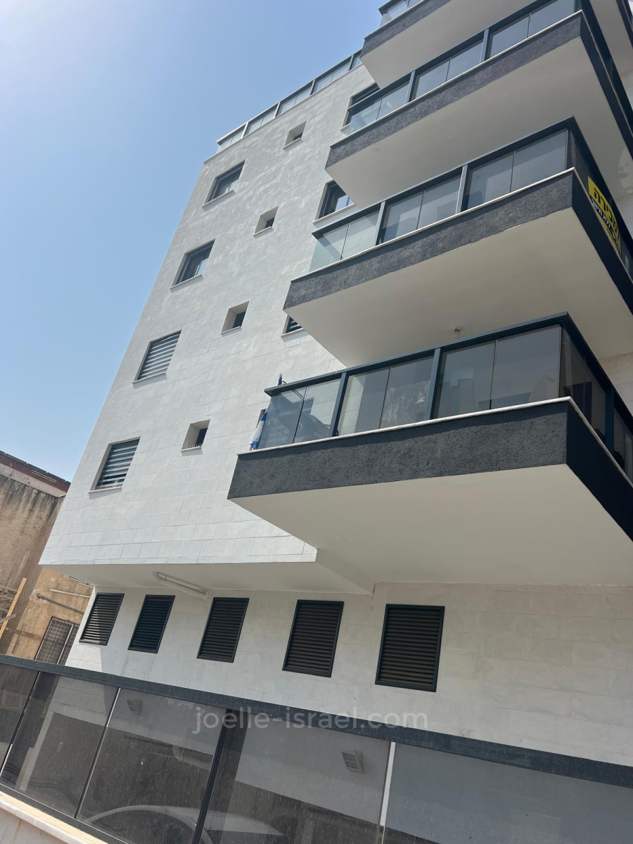 Apartamento 3 cômodos Netanya Centro da cidade 316-IBL-1770