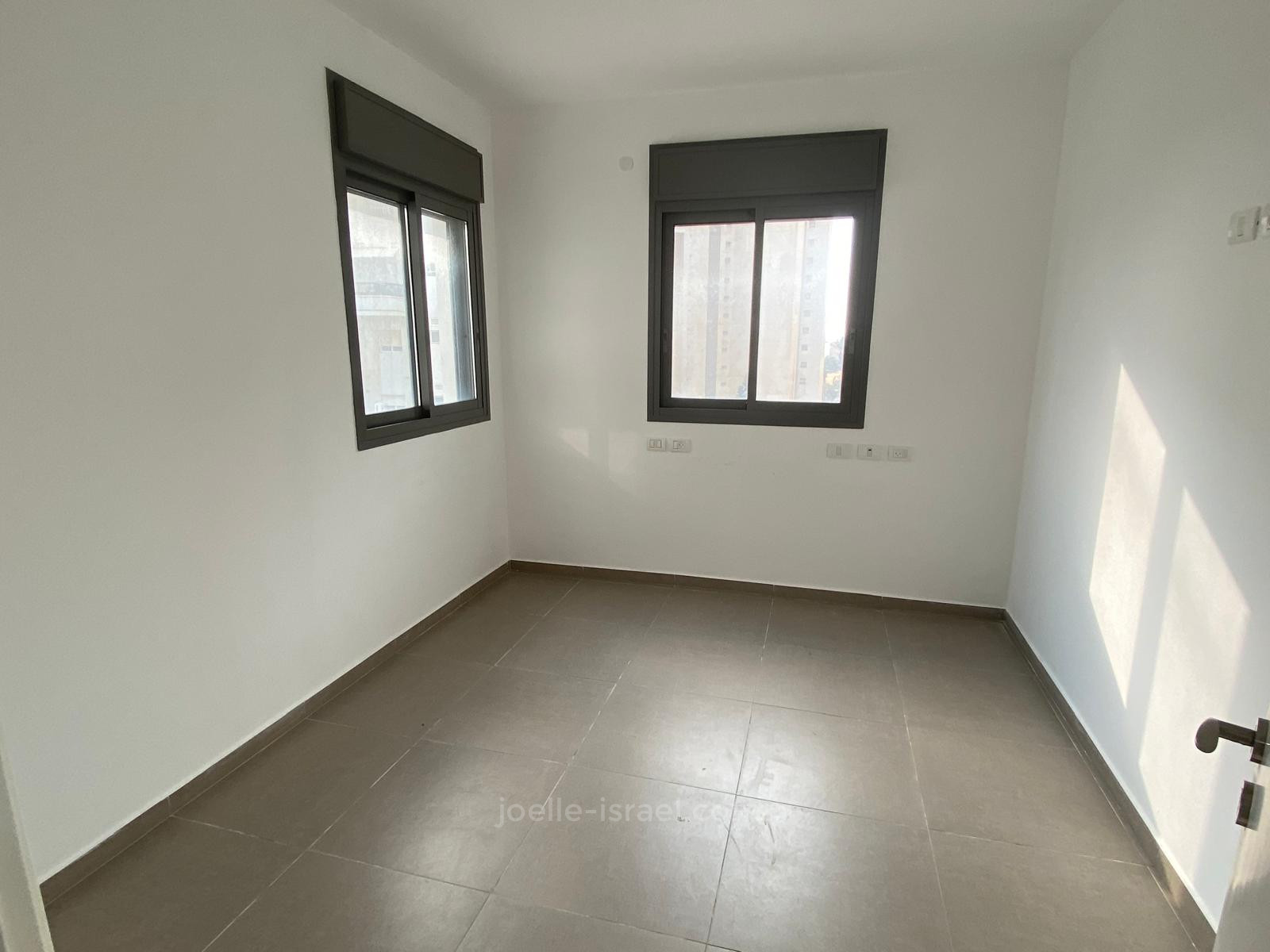 Apartamento 4 cômodos Netanya Agamim 316-IBL-1771