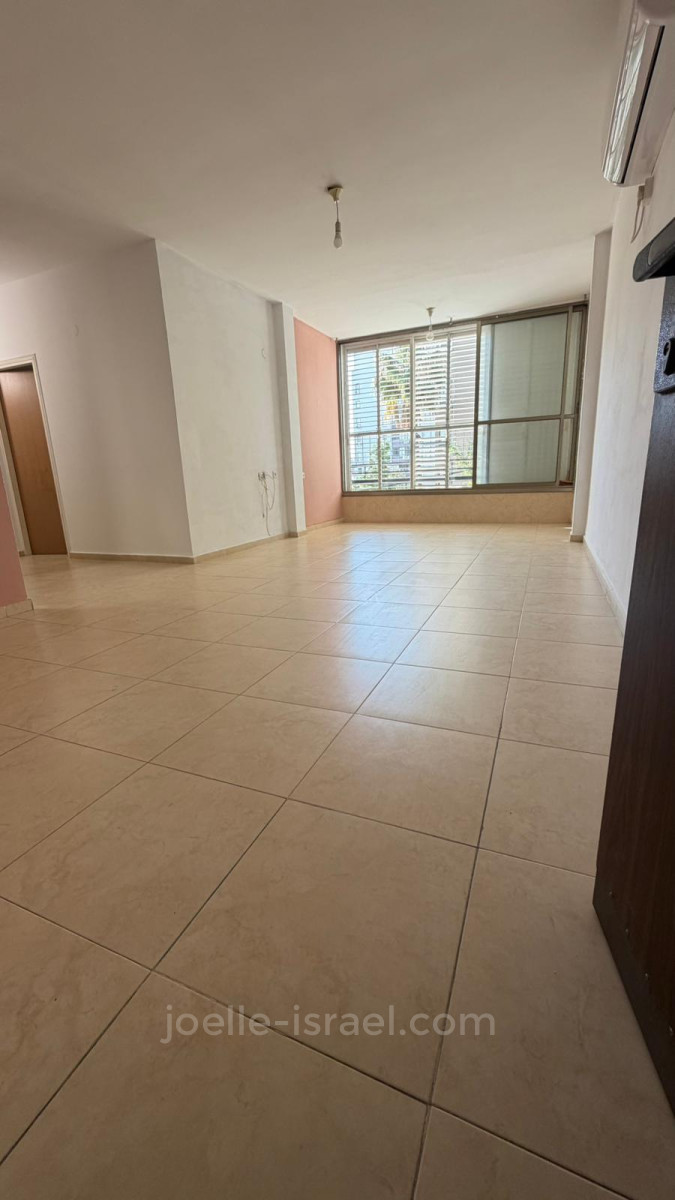 Apartamento 3 cômodos Netanya Centro da cidade 316-IBL-1772