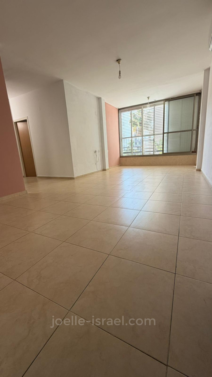 Apartamento 3 cômodos Netanya Centro da cidade 316-IBL-1772
