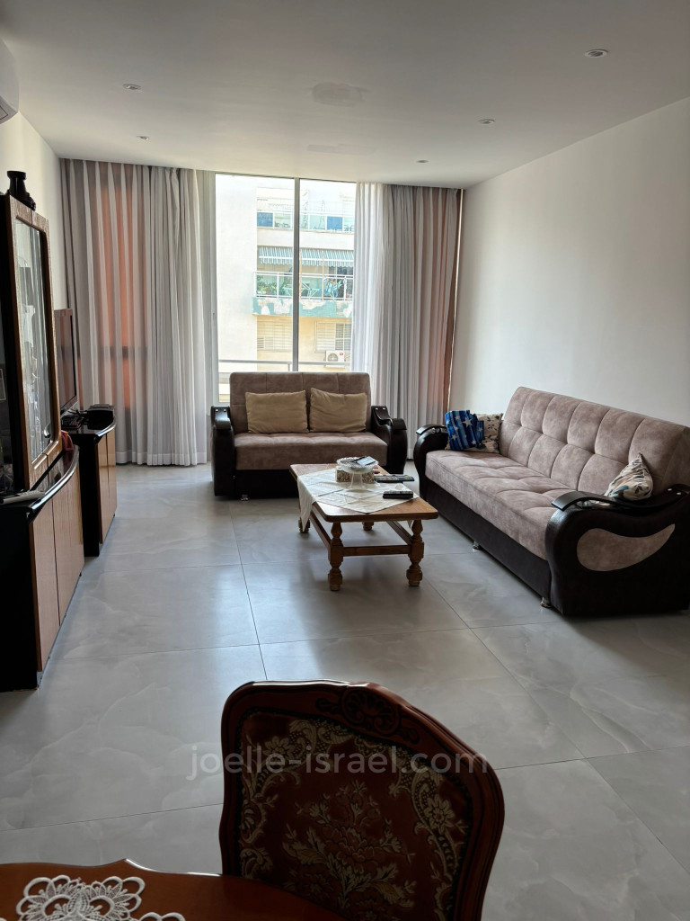 Apartamento 4 cômodos Netanya Centro da cidade 316-IBL-1775