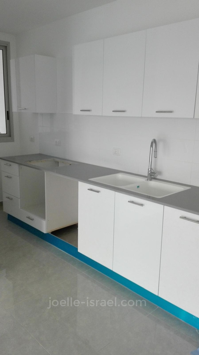 Apartamento 4 cômodos Netanya Centro da cidade 316-IBL-1777