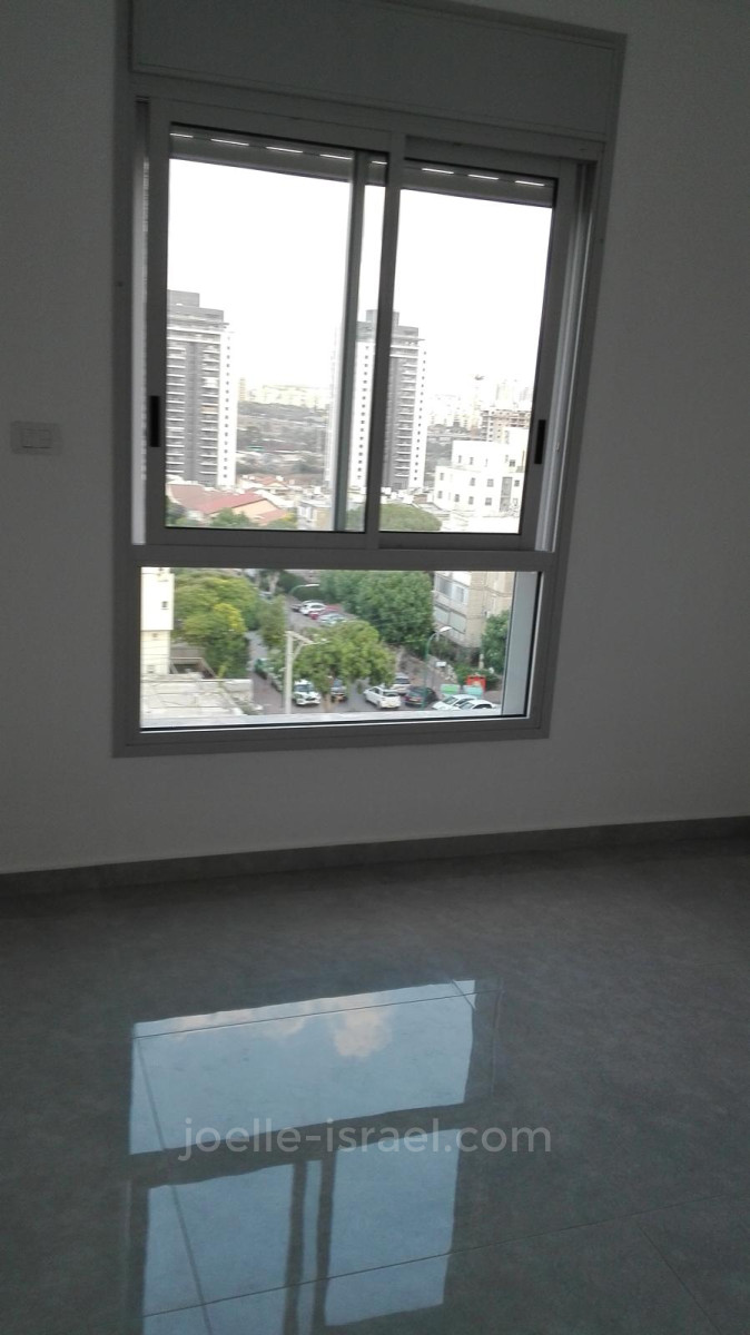 Apartamento 4 cômodos Netanya Centro da cidade 316-IBL-1777