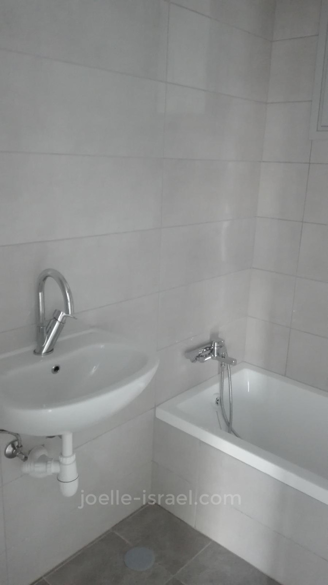 Apartamento 4 cômodos Netanya Centro da cidade 316-IBL-1777