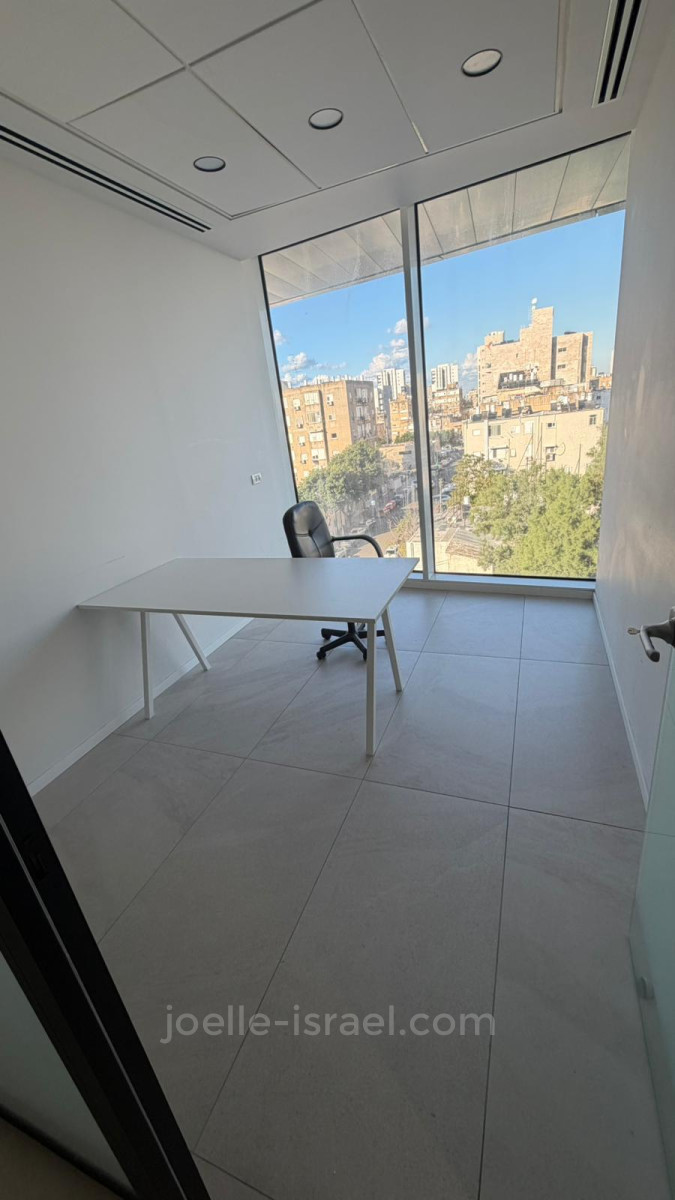 Escritórios 6 cômodos Netanya Centro da cidade 316-IBL-1779