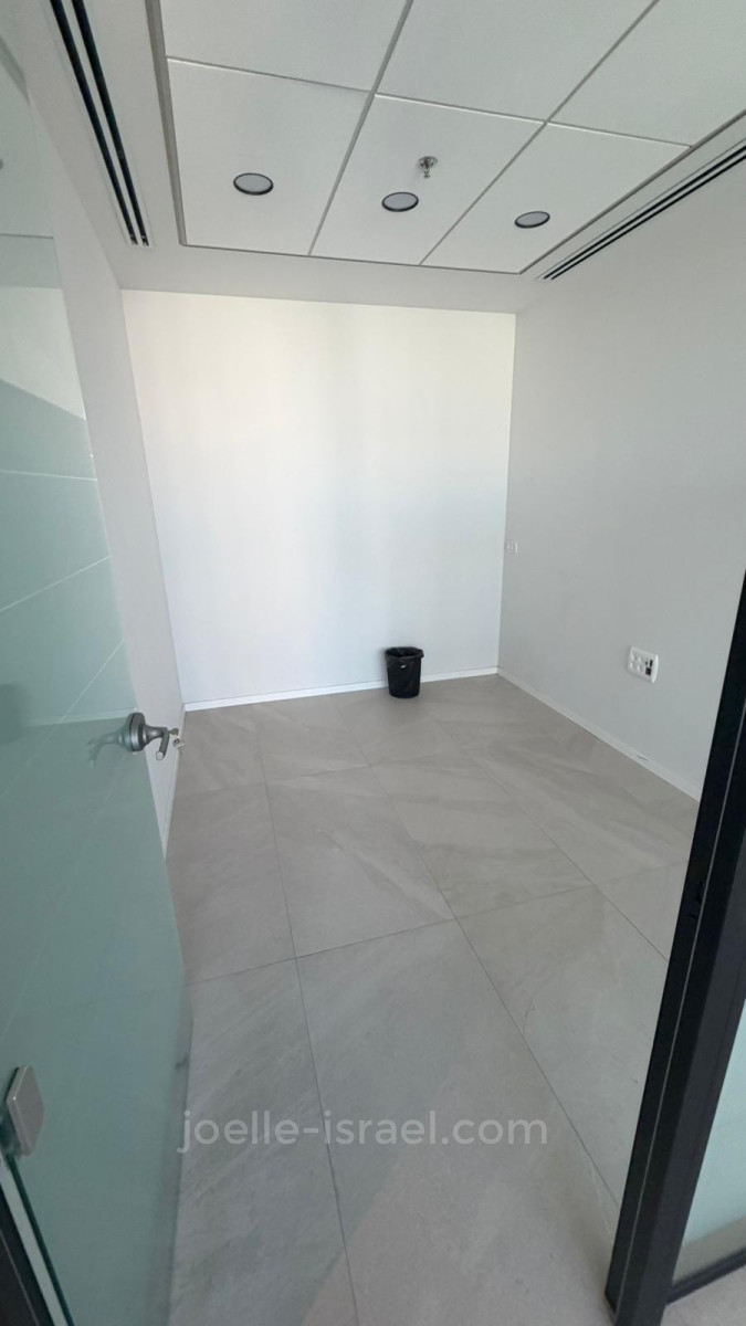 Escritórios 6 cômodos Netanya Centro da cidade 316-IBL-1779