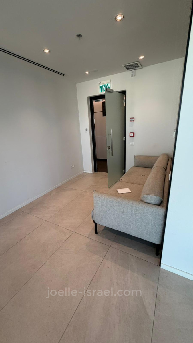Escritórios 6 cômodos Netanya Centro da cidade 316-IBL-1780
