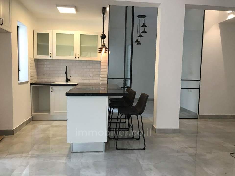 Apartamento 3 cômodos Tel Aviv Região marítima 319-IBL-554