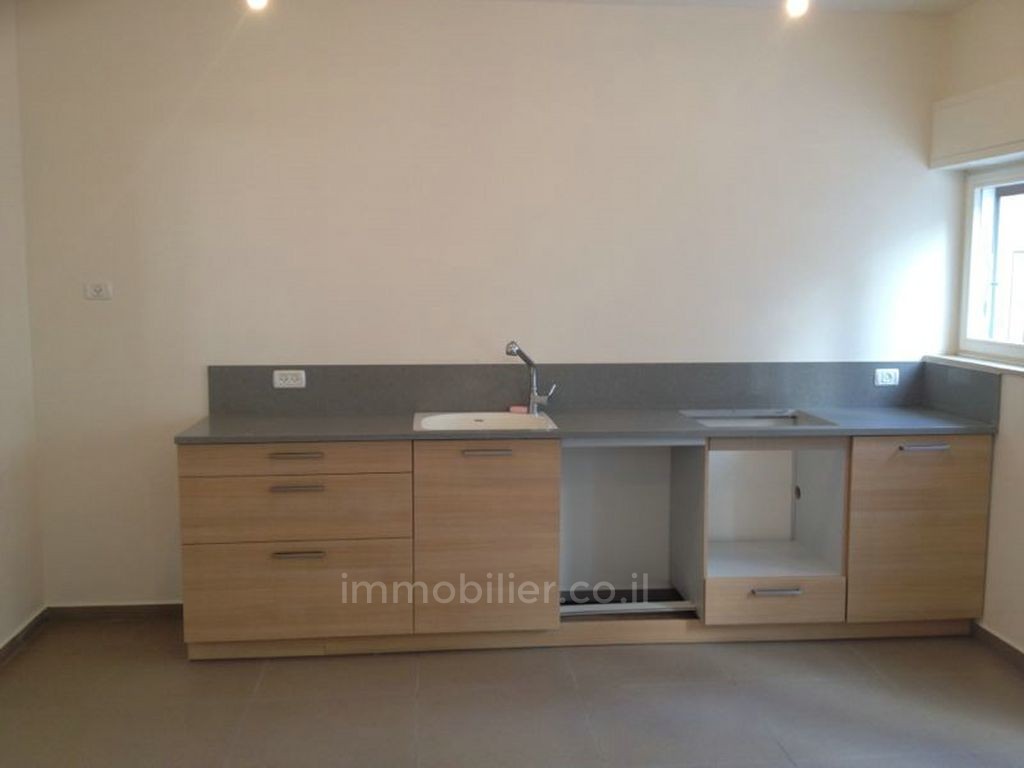 Apartamento garden 2 cômodos Tel Aviv Rothshild 319-IBL-562