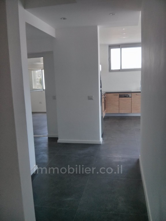 Apartamento 3 cômodos Tel Aviv Região marítima 319-IBL-567