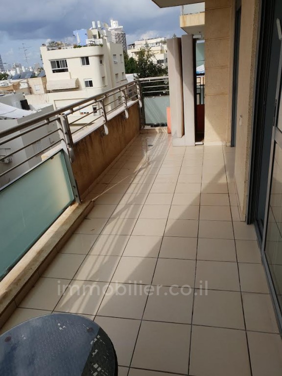 Apartamento 3 cômodos Tel Aviv Shenkin 319-IBL-568
