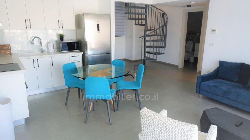 Duplex 3 cômodos Tel Aviv Yaffo 319-IBL-570