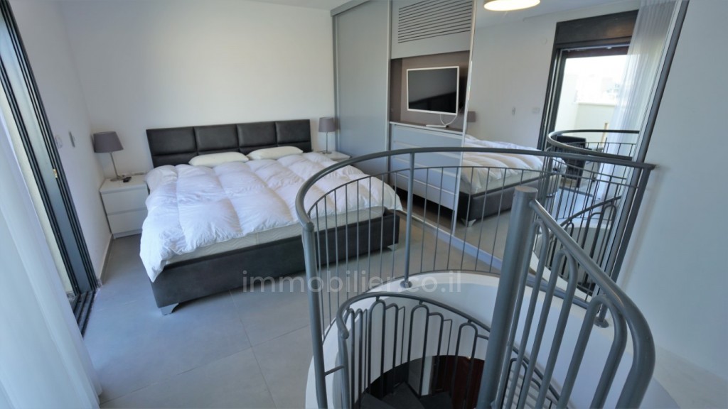 Duplex 3 cômodos Tel Aviv Yaffo 319-IBL-570