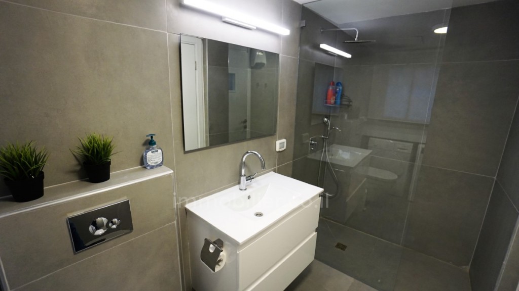 Duplex 3 cômodos Tel Aviv Yaffo 319-IBL-570