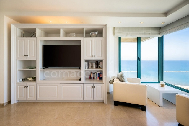 Apartamento 3 cômodos Tel Aviv Primeira linha de mar 342-IBL-6443