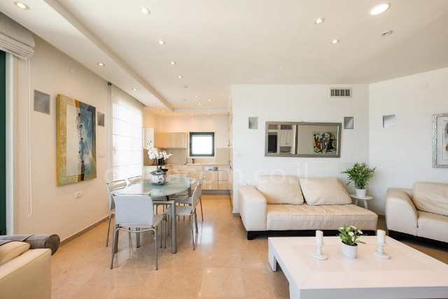 Apartamento 3 cômodos Tel Aviv Primeira linha de mar 342-IBL-6443