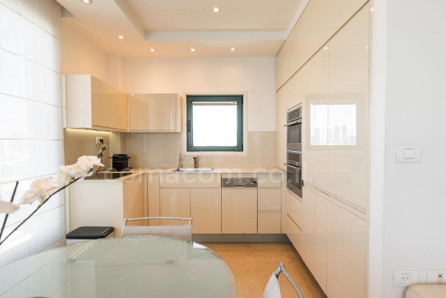 Apartamento 3 cômodos Tel Aviv Primeira linha de mar 342-IBL-6443