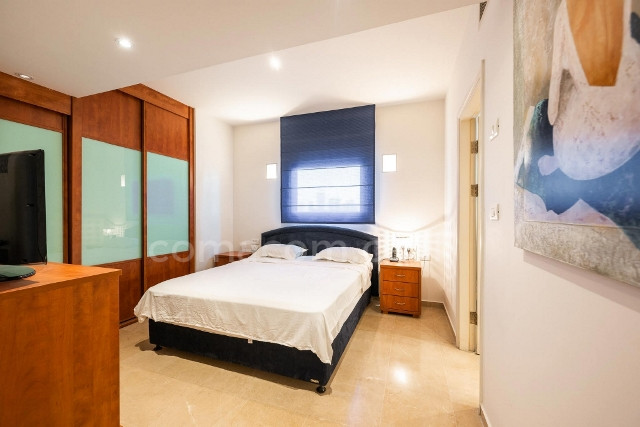 Apartamento 3 cômodos Tel Aviv Primeira linha de mar 342-IBL-6443
