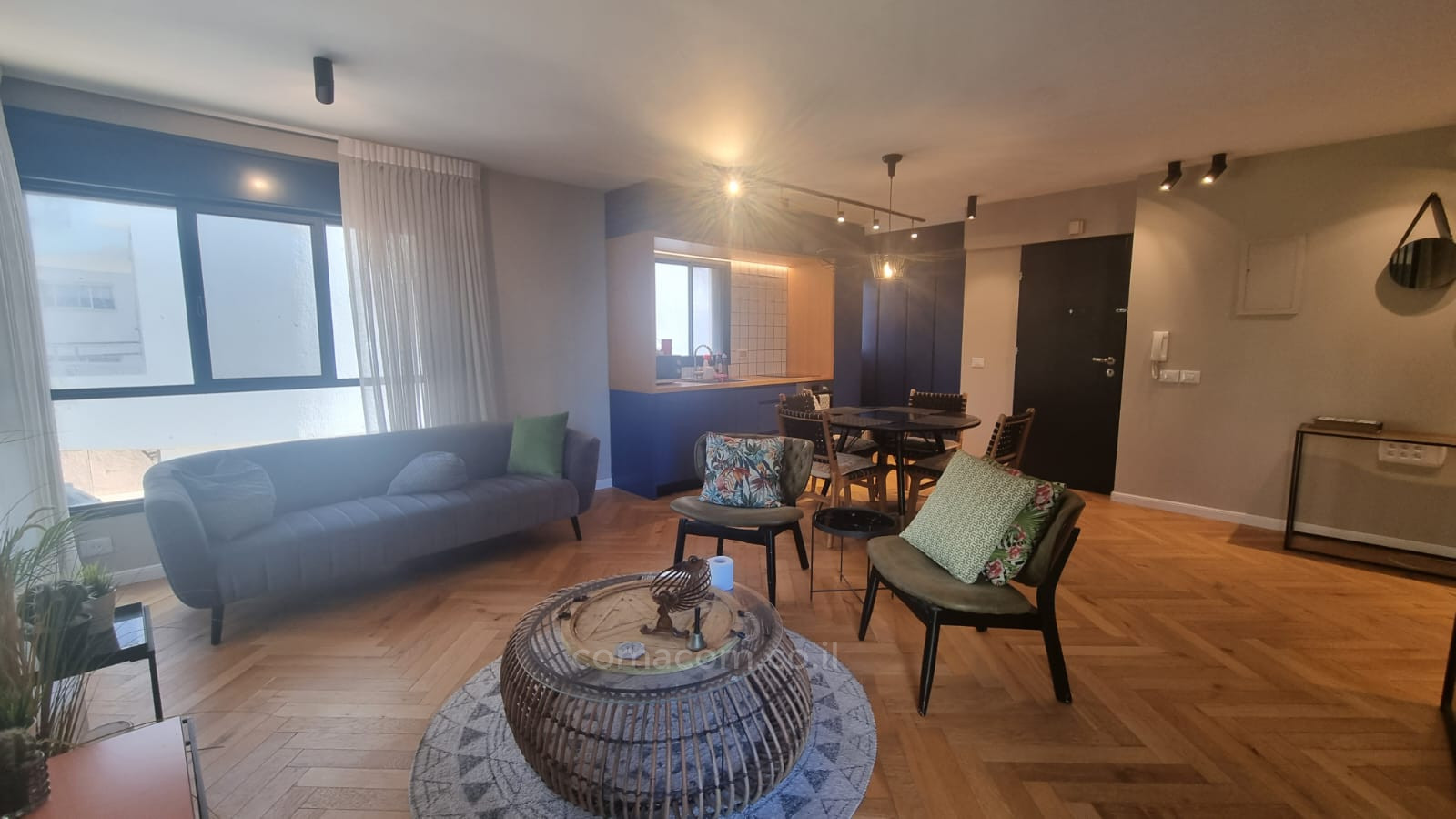 Apartamento 3 cômodos Tel Aviv Primeira linha de mar 342-IBL-6568