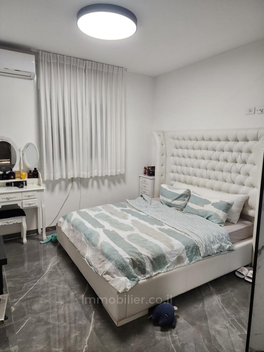 Apartamento 4 cômodos Ashdod Tet vav 342-IBL-6688