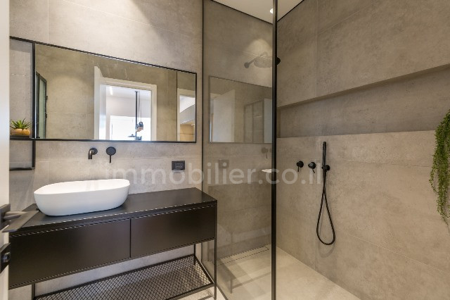 Apartamento garden 2 cômodos Tel Aviv Dizengof 342-IBL-6706