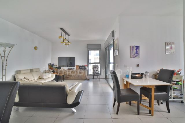 Apartamento 4 cômodos Tel Aviv tel aviv 342-IBL-6748