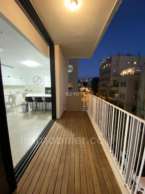 Apartamento 4 cômodos Tel Aviv Lev Tel-Aviv 342-IBL-6777